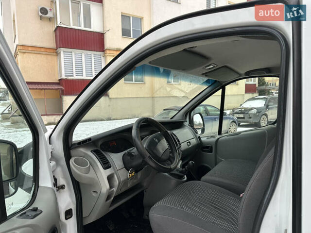 Белый Рено Трафик, объемом двигателя 2 л и пробегом 205 тыс. км за 8900 $, фото 20 на Automoto.ua