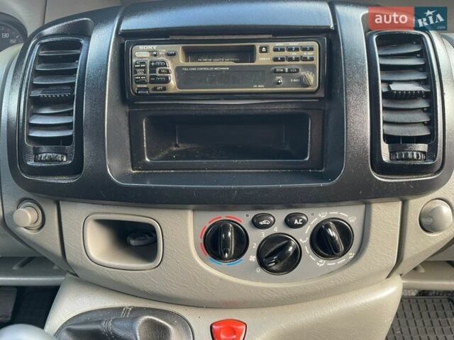 Білий Рено Трафік, об'ємом двигуна 2 л та пробігом 301 тис. км за 8700 $, фото 9 на Automoto.ua