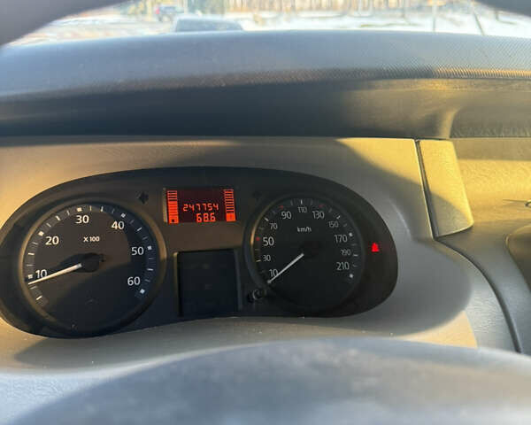 Белый Рено Трафик, объемом двигателя 2 л и пробегом 247 тыс. км за 8700 $, фото 12 на Automoto.ua