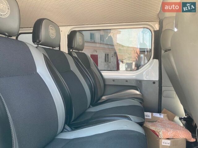 Білий Рено Трафік, об'ємом двигуна 2 л та пробігом 285 тис. км за 7700 $, фото 2 на Automoto.ua