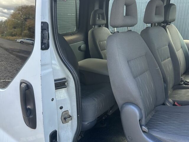 Белый Рено Трафик, объемом двигателя 2.5 л и пробегом 307 тыс. км за 7400 $, фото 11 на Automoto.ua