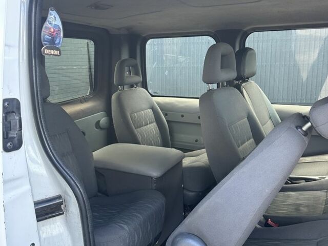 Белый Рено Трафик, объемом двигателя 2.5 л и пробегом 307 тыс. км за 7400 $, фото 8 на Automoto.ua