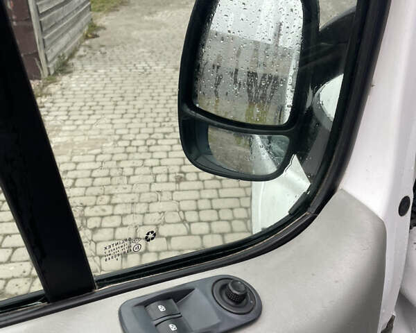 Белый Рено Трафик, объемом двигателя 2 л и пробегом 450 тыс. км за 7450 $, фото 12 на Automoto.ua