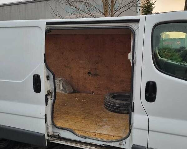 Белый Рено Трафик, объемом двигателя 2 л и пробегом 376 тыс. км за 7700 $, фото 1 на Automoto.ua