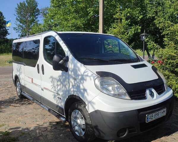Белый Рено Трафик, объемом двигателя 2 л и пробегом 385 тыс. км за 11500 $, фото 1 на Automoto.ua