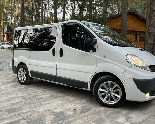 Білий Рено Трафік, об'ємом двигуна 2 л та пробігом 277 тис. км за 10500 $, фото 1 на Automoto.ua