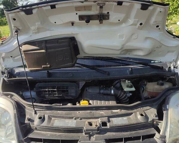 Белый Рено Трафик, объемом двигателя 2 л и пробегом 385 тыс. км за 11500 $, фото 7 на Automoto.ua