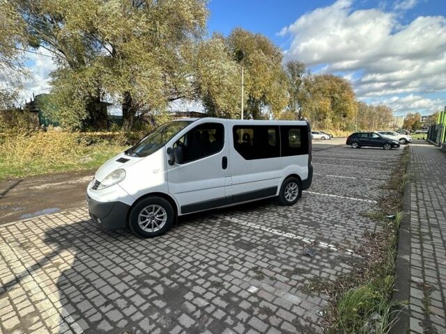 Белый Рено Трафик, объемом двигателя 2.5 л и пробегом 307 тыс. км за 7400 $, фото 3 на Automoto.ua