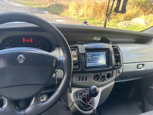 Белый Рено Трафик, объемом двигателя 2.5 л и пробегом 307 тыс. км за 7400 $, фото 10 на Automoto.ua