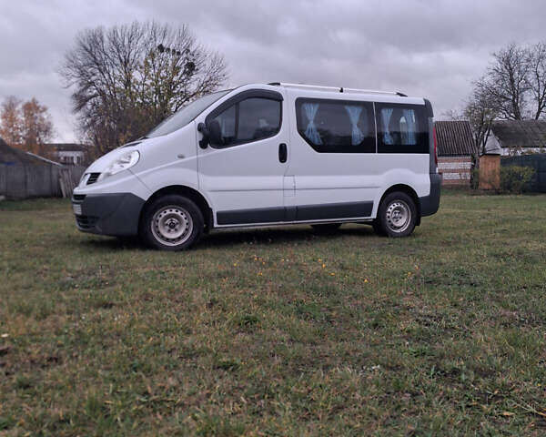 Рено Трафик 2009 в Валках на Automoto.ua Белый Рено Трафик, объемом двигателя 2 л и пробегом 307 тыс. км за 9000 $, фото 15 на Automoto.ua