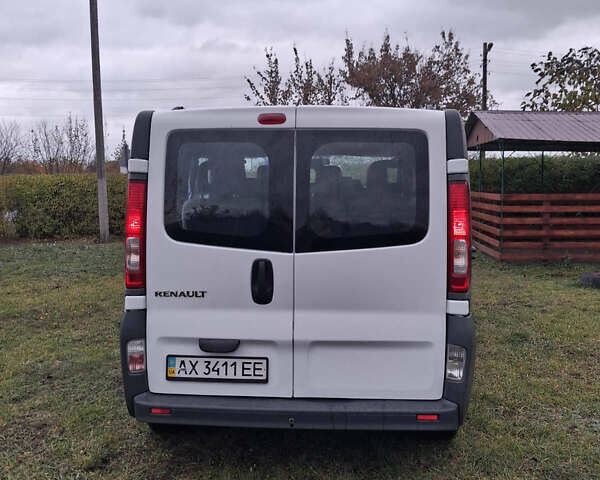Рено Трафик 2009 в Валках на Automoto.ua Белый Рено Трафик, объемом двигателя 2 л и пробегом 307 тыс. км за 9000 $, фото 6 на Automoto.ua
