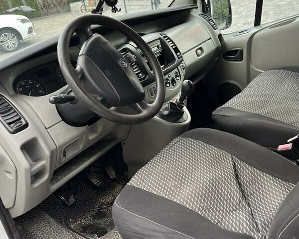 Белый Рено Трафик, объемом двигателя 2 л и пробегом 348 тыс. км за 7800 $, фото 6 на Automoto.ua