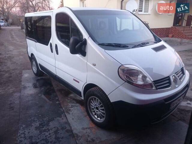Белый Рено Трафик, объемом двигателя 2 л и пробегом 240 тыс. км за 7700 $, фото 1 на Automoto.ua