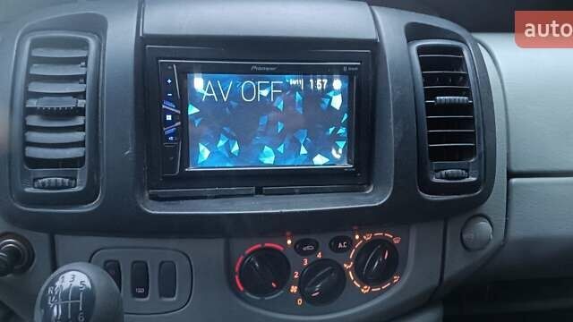 Білий Рено Трафік, об'ємом двигуна 2 л та пробігом 377 тис. км за 7000 $, фото 4 на Automoto.ua