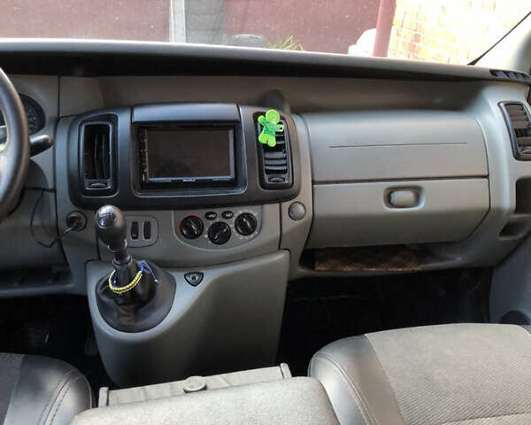 Білий Рено Трафік, об'ємом двигуна 2 л та пробігом 330 тис. км за 7500 $, фото 3 на Automoto.ua