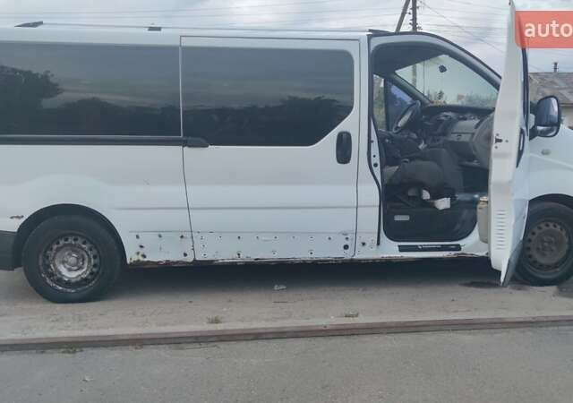 Білий Рено Трафік, об'ємом двигуна 2 л та пробігом 400 тис. км за 10000 $, фото 4 на Automoto.ua