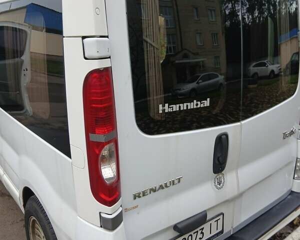 Белый Рено Трафик, объемом двигателя 2 л и пробегом 325 тыс. км за 8500 $, фото 7 на Automoto.ua