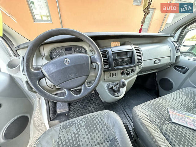 Білий Рено Трафік, об'ємом двигуна 2 л та пробігом 165 тис. км за 8900 $, фото 7 на Automoto.ua