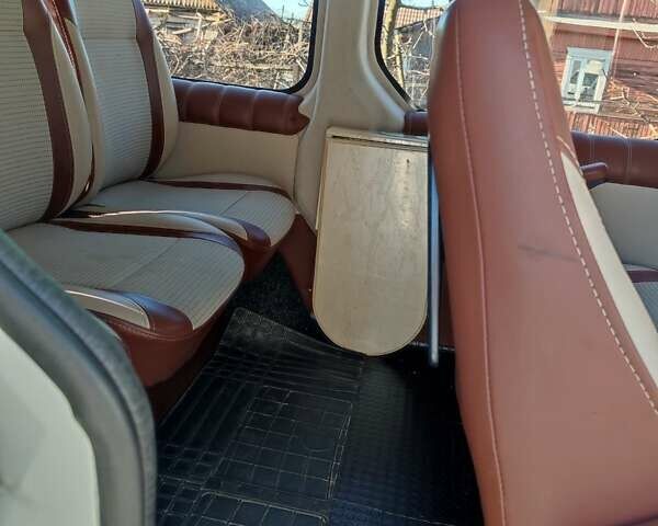 Білий Рено Трафік, об'ємом двигуна 2 л та пробігом 299 тис. км за 11000 $, фото 10 на Automoto.ua