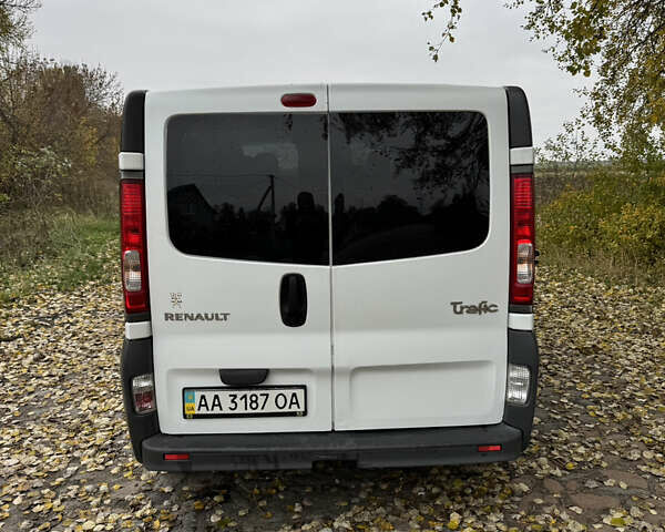 Белый Рено Трафик, объемом двигателя 2 л и пробегом 344 тыс. км за 9400 $, фото 5 на Automoto.ua