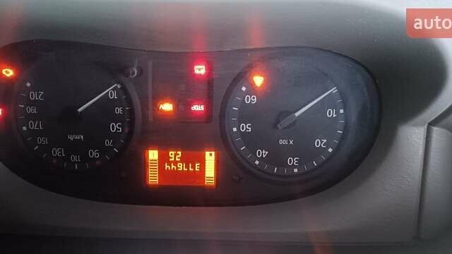 Білий Рено Трафік, об'ємом двигуна 2 л та пробігом 377 тис. км за 7000 $, фото 3 на Automoto.ua