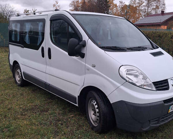 Рено Трафик 2009 в Валках на Automoto.ua Белый Рено Трафик, объемом двигателя 2 л и пробегом 307 тыс. км за 9000 $, фото 13 на Automoto.ua