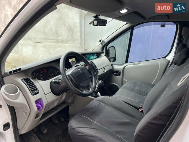 Білий Рено Трафік, об'ємом двигуна 2 л та пробігом 200 тис. км за 8300 $, фото 6 на Automoto.ua