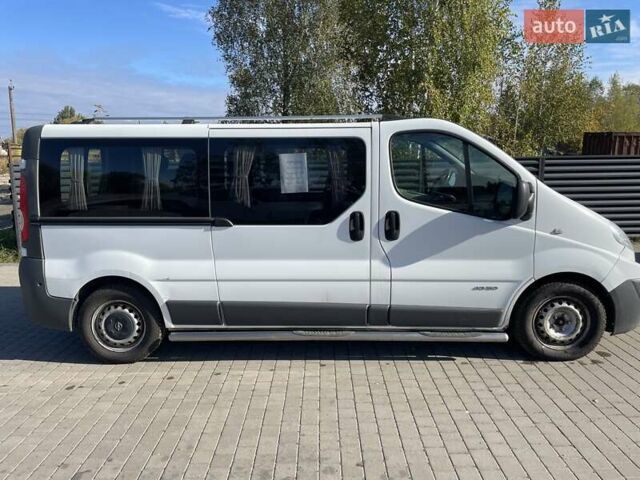 Белый Рено Трафик, объемом двигателя 2.5 л и пробегом 274 тыс. км за 10900 $, фото 1 на Automoto.ua