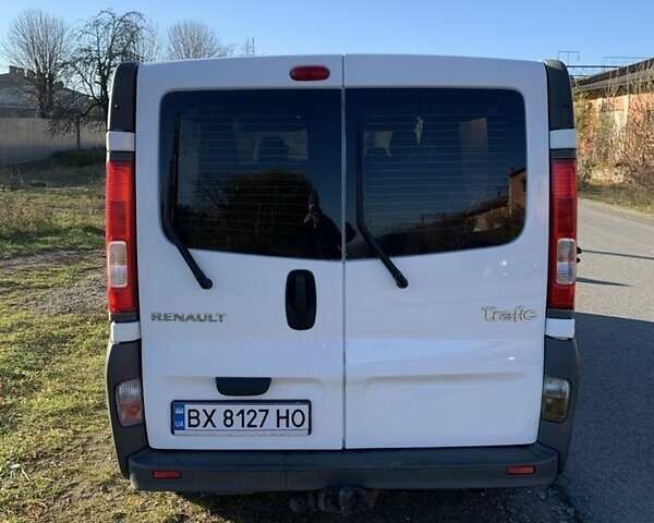 Белый Рено Трафик, объемом двигателя 2 л и пробегом 385 тыс. км за 8300 $, фото 2 на Automoto.ua