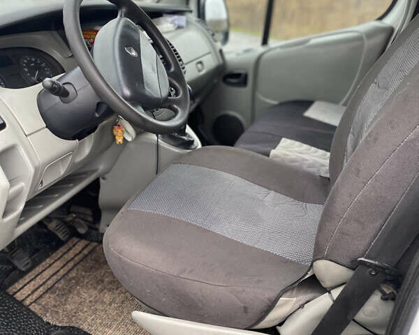 Белый Рено Трафик, объемом двигателя 2 л и пробегом 405 тыс. км за 7250 $, фото 11 на Automoto.ua