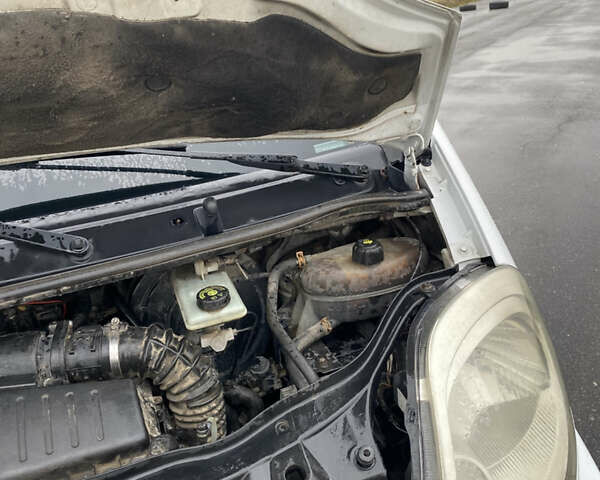 Белый Рено Трафик, объемом двигателя 2 л и пробегом 405 тыс. км за 7250 $, фото 30 на Automoto.ua