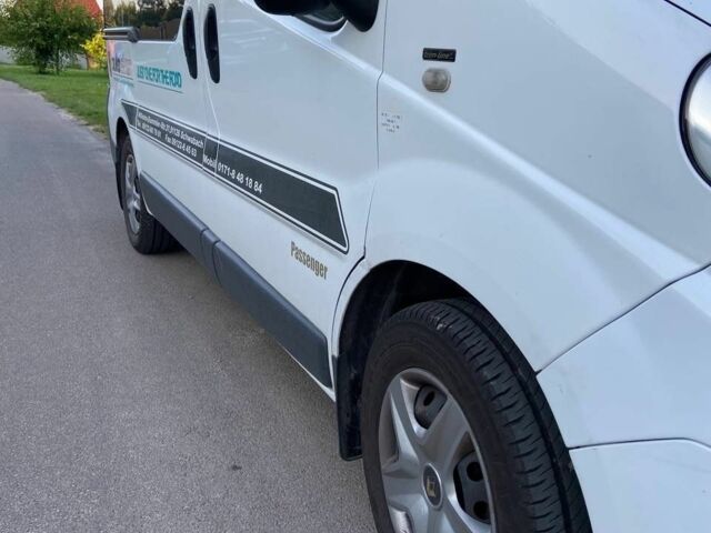 Білий Рено Трафік, об'ємом двигуна 2 л та пробігом 330 тис. км за 8700 $, фото 1 на Automoto.ua