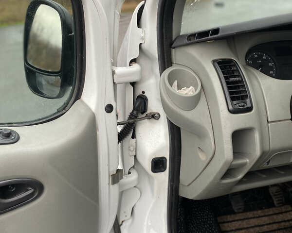 Белый Рено Трафик, объемом двигателя 2 л и пробегом 405 тыс. км за 7250 $, фото 9 на Automoto.ua