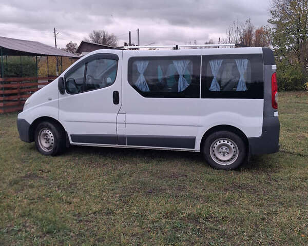 Рено Трафик 2009 в Валках на Automoto.ua Белый Рено Трафик, объемом двигателя 2 л и пробегом 307 тыс. км за 9000 $, фото 4 на Automoto.ua