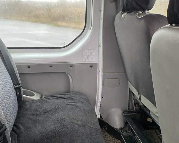 Белый Рено Трафик, объемом двигателя 2 л и пробегом 405 тыс. км за 7250 $, фото 4 на Automoto.ua
