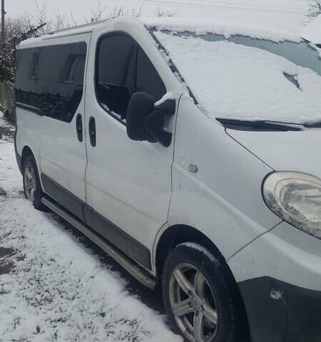 Белый Рено Трафик, объемом двигателя 2 л и пробегом 210 тыс. км за 9900 $, фото 2 на Automoto.ua