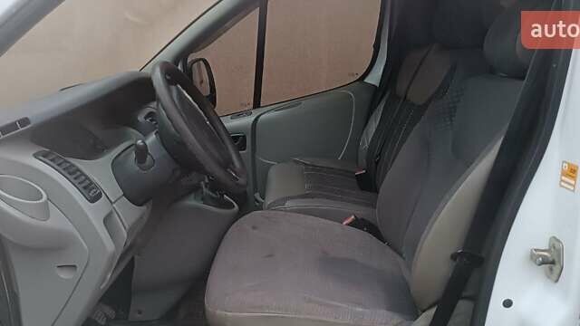 Білий Рено Трафік, об'ємом двигуна 2 л та пробігом 377 тис. км за 7000 $, фото 6 на Automoto.ua
