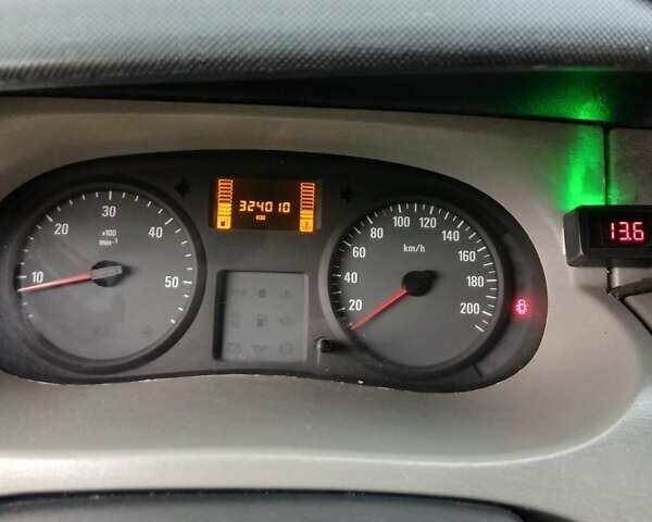 Белый Рено Трафик, объемом двигателя 2 л и пробегом 325 тыс. км за 8500 $, фото 6 на Automoto.ua