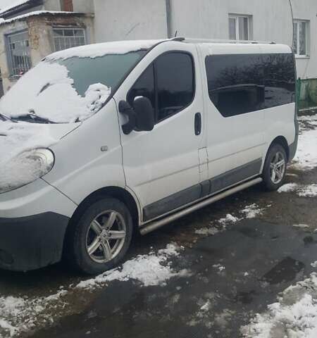 Белый Рено Трафик, объемом двигателя 2 л и пробегом 210 тыс. км за 9900 $, фото 3 на Automoto.ua