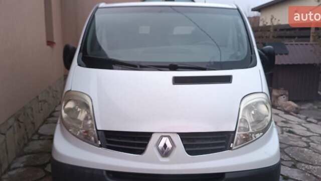 Білий Рено Трафік, об'ємом двигуна 2 л та пробігом 377 тис. км за 7000 $, фото 2 на Automoto.ua