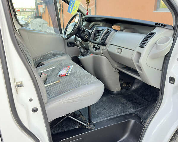 Білий Рено Трафік, об'ємом двигуна 2 л та пробігом 165 тис. км за 8900 $, фото 8 на Automoto.ua