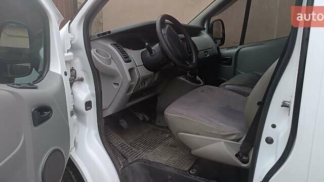 Білий Рено Трафік, об'ємом двигуна 2 л та пробігом 377 тис. км за 7000 $, фото 5 на Automoto.ua