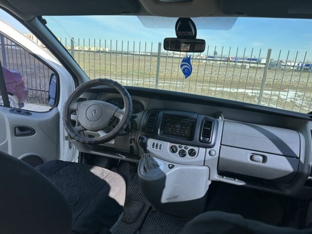 Белый Рено Трафик, объемом двигателя 2 л и пробегом 302 тыс. км за 7558 $, фото 4 на Automoto.ua