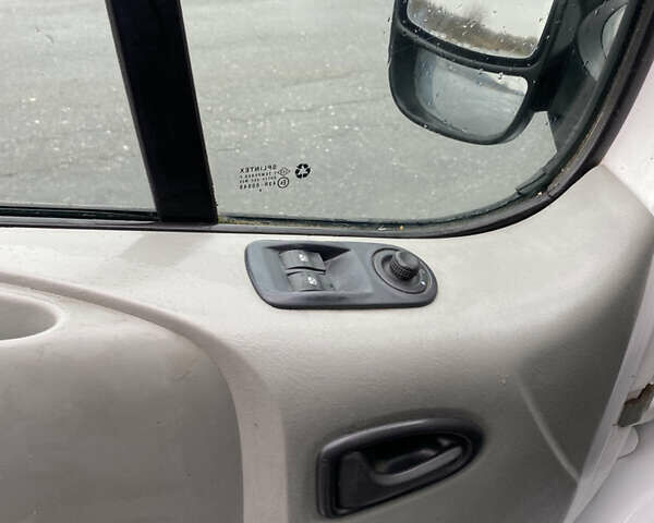 Белый Рено Трафик, объемом двигателя 2 л и пробегом 405 тыс. км за 7250 $, фото 31 на Automoto.ua