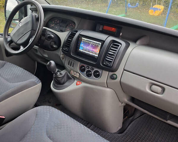 Рено Трафик 2009 в Валках на Automoto.ua Белый Рено Трафик, объемом двигателя 2 л и пробегом 307 тыс. км за 9000 $, фото 27 на Automoto.ua