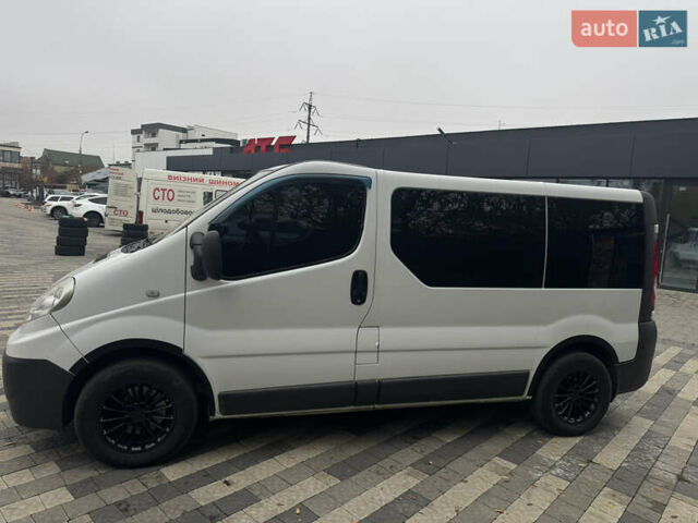 Білий Рено Трафік, об'ємом двигуна 2 л та пробігом 425 тис. км за 9800 $, фото 1 на Automoto.ua