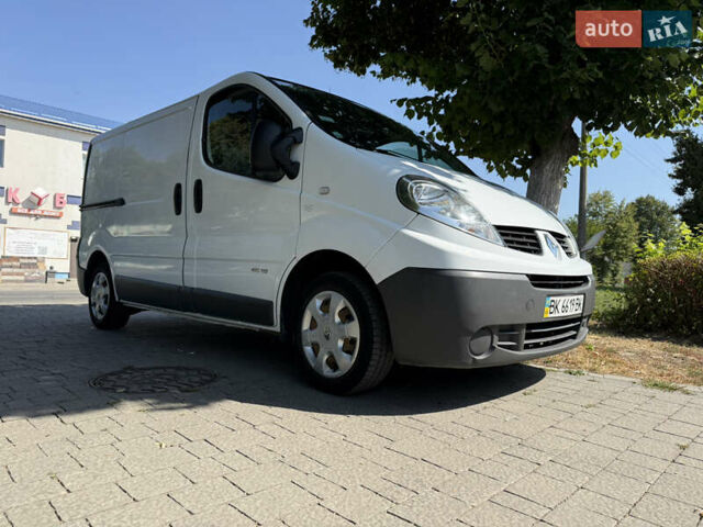 Белый Рено Трафик, объемом двигателя 2 л и пробегом 225 тыс. км за 7500 $, фото 1 на Automoto.ua