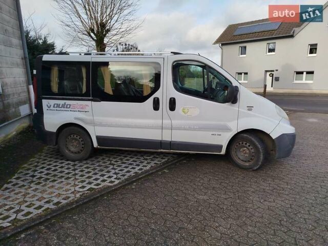 Белый Рено Трафик, объемом двигателя 2 л и пробегом 270 тыс. км за 9500 $, фото 3 на Automoto.ua