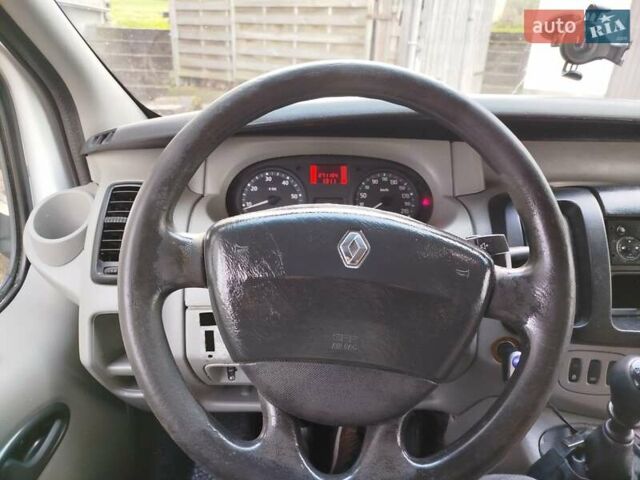 Белый Рено Трафик, объемом двигателя 2 л и пробегом 270 тыс. км за 9500 $, фото 2 на Automoto.ua