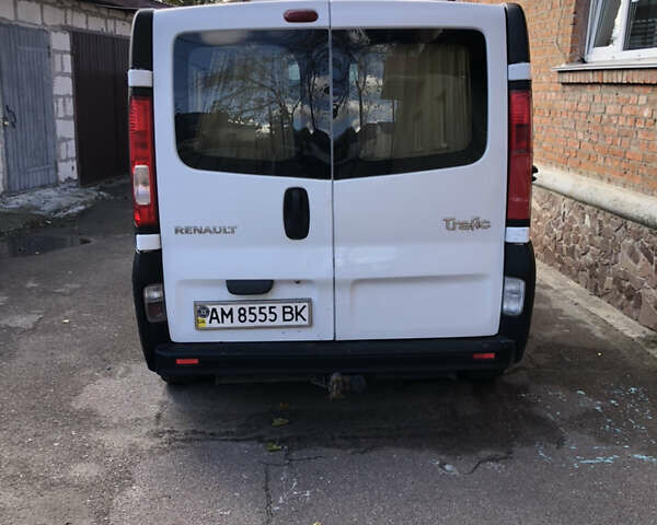 Білий Рено Трафік, об'ємом двигуна 2 л та пробігом 330 тис. км за 7500 $, фото 1 на Automoto.ua